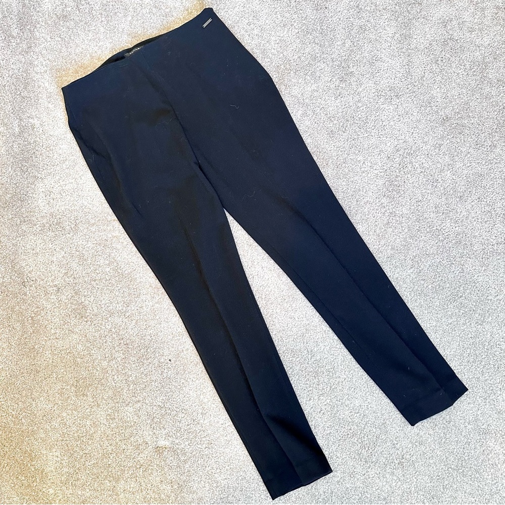 Tahari Women's Black Pleated Pull-on Slacks, Size 6